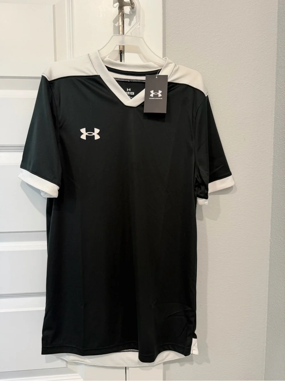 Under Armour Boy/Men’s Black and White Performance V-Neck Jersey